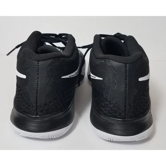 Nike Kyrie6 Flytrap Basketball Shoes Men size 10 Black White Sneakers DM1125 NEW